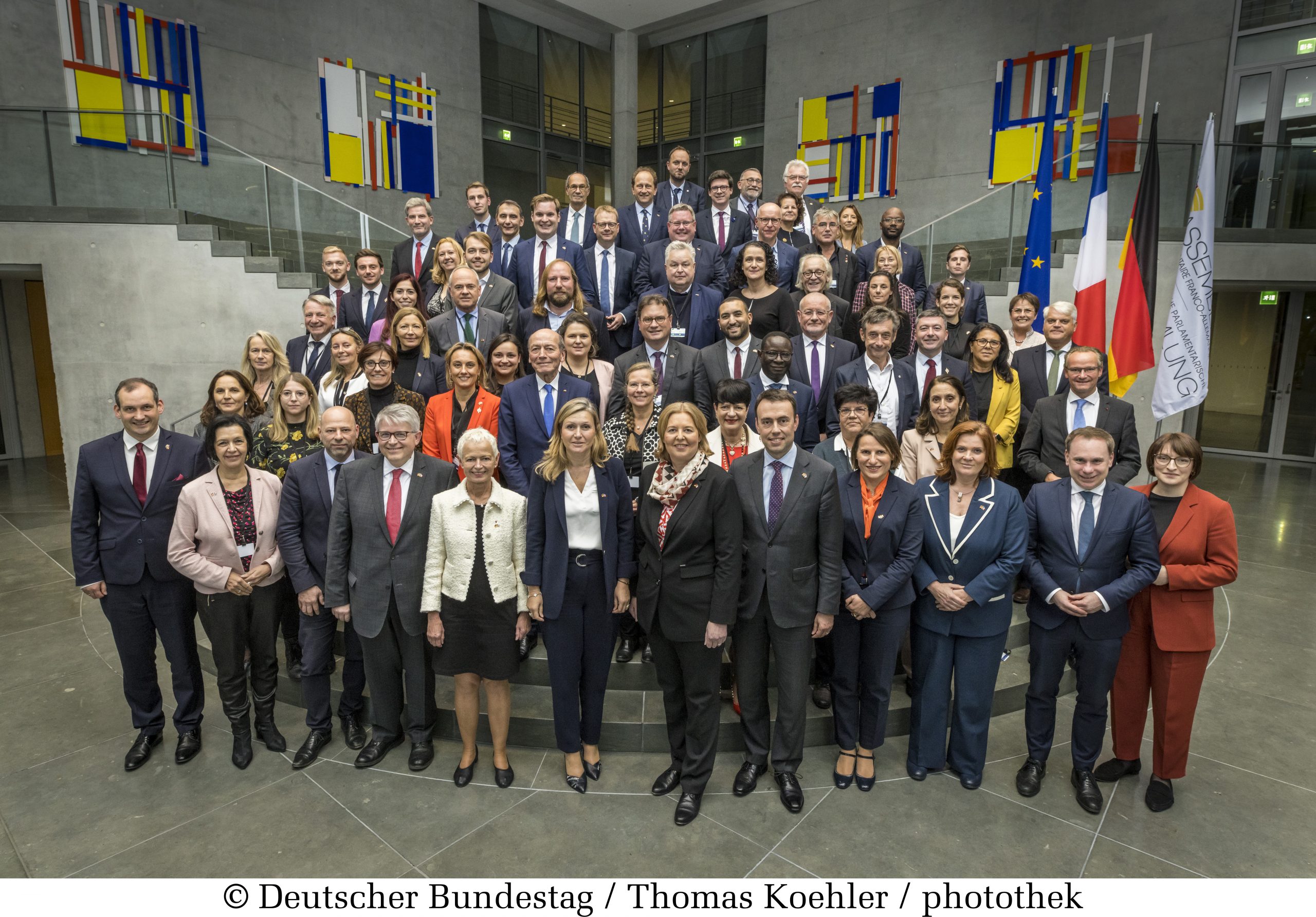 8. Sitzung der Deutsch-Französischen Parlamentarischen Versammlung (DFPV). Gruppenfoto.