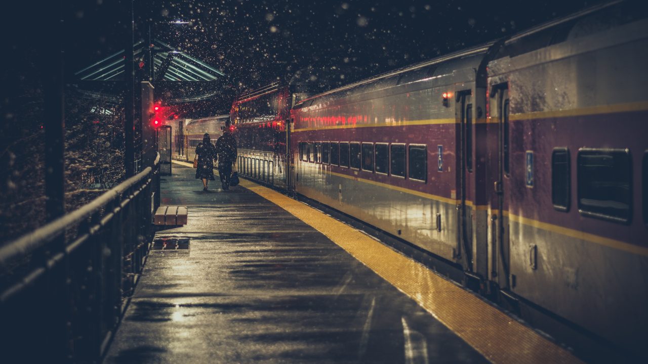 https://frederic-petit.eu/wp-content/uploads/2025/09/deux-personnes-agees-a-la-gare-1280x720.jpg